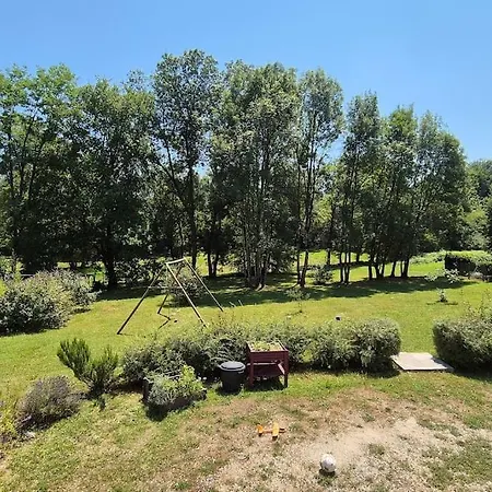 Holiday home Grande Maison Familiale Avec Piscine Lembras